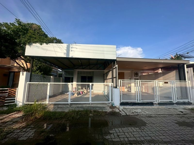 Home for sale in Sriracha ขายบ้านรีโนเวท ขายบ้านเพื่อการลงทุน บ้านศรีราชาใจกลางเมืองราคาไม่ถึงร้าน 3